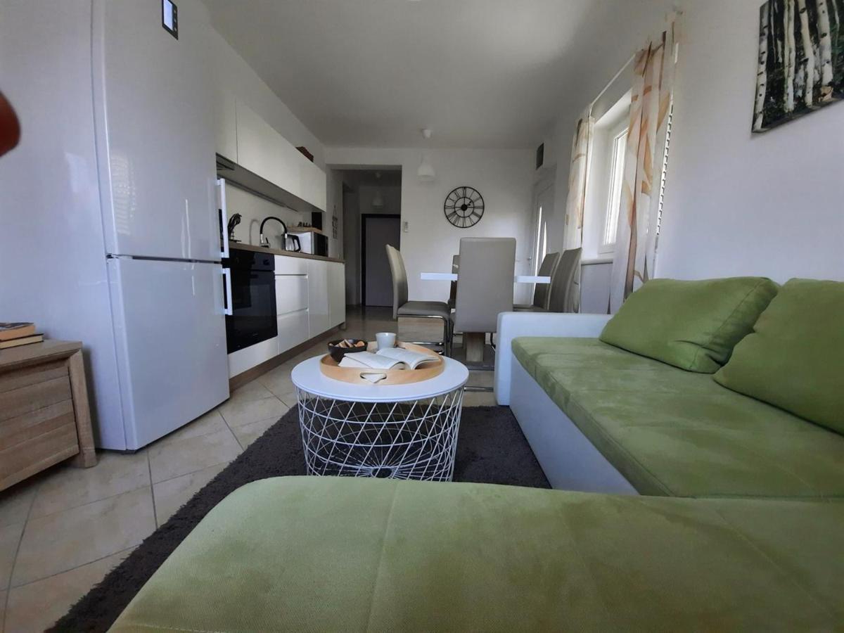 Apartments Adrijana Malinska Eksteriør bilde